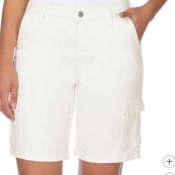 NWT Well Worn Women's Cargo Bermuda Short White Size 14 - Picture 1 of 2